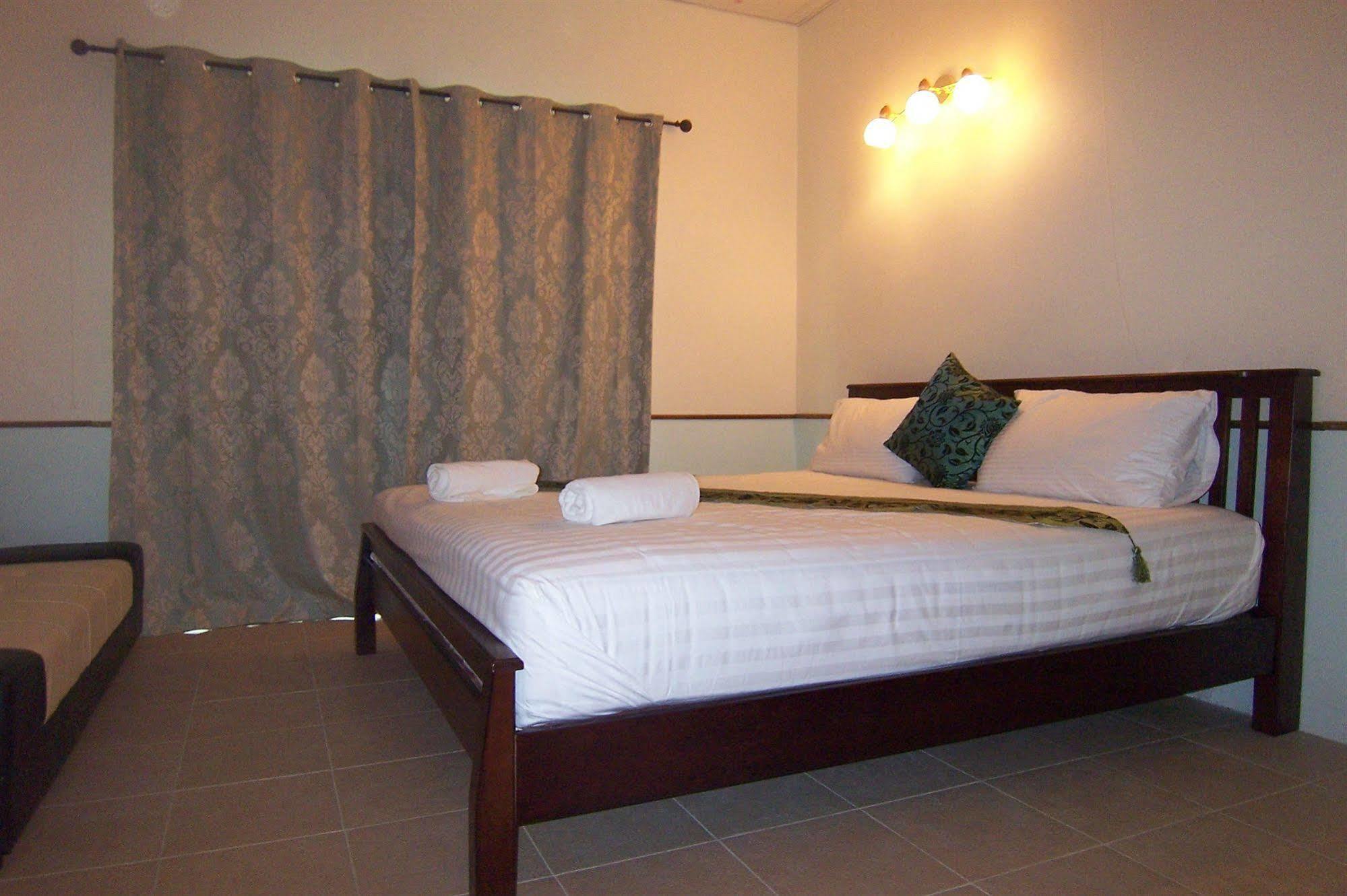Phuket Airport Overnight Hotel Nai Yang Екстер'єр фото