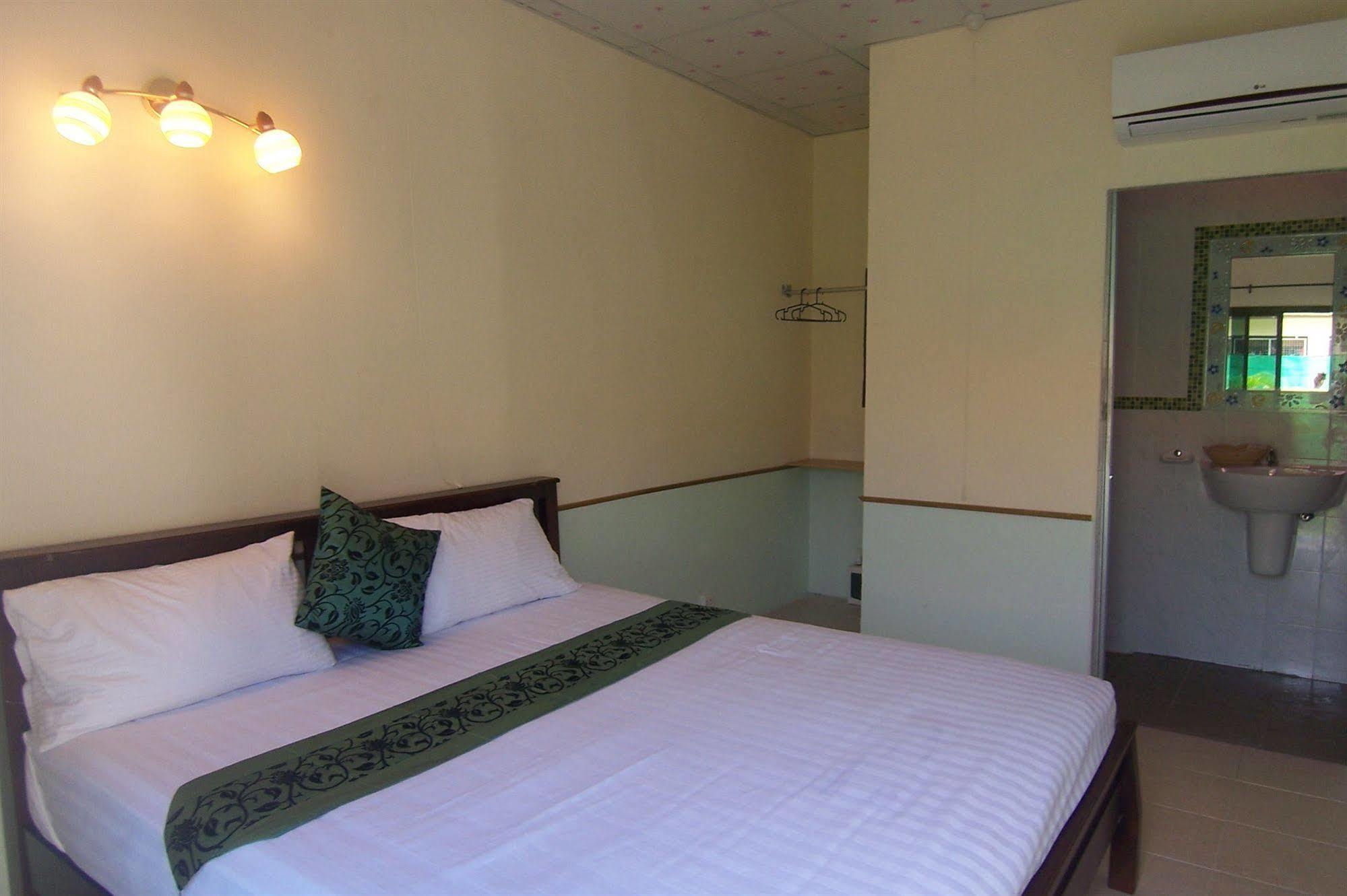 Phuket Airport Overnight Hotel Nai Yang Екстер'єр фото